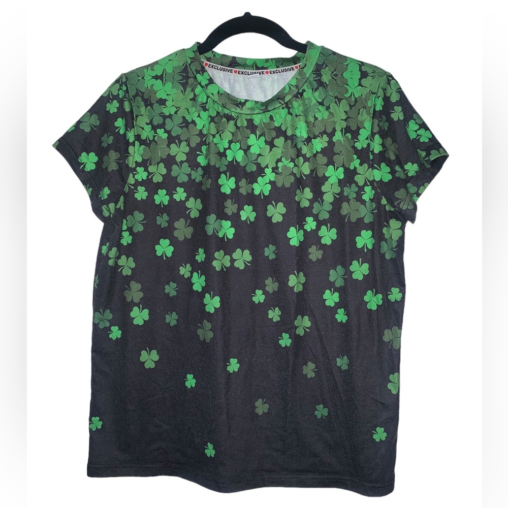 Temu green and‎ black clover super soft crew neck tee size medium